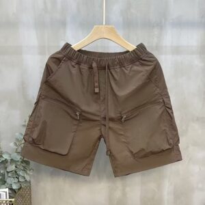กางเกงขาสั้นผู้ชายสไตล์อเมริกันฤดูร้อนใหม่ ดีไซน์ทันสมัย ​​กางเกงขาสั้นกีฬาลำลองทรงหลวมไซส์ใหญ่